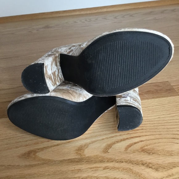 Wild Diva crushed velvet star ankle boots - Picture 9 of 14